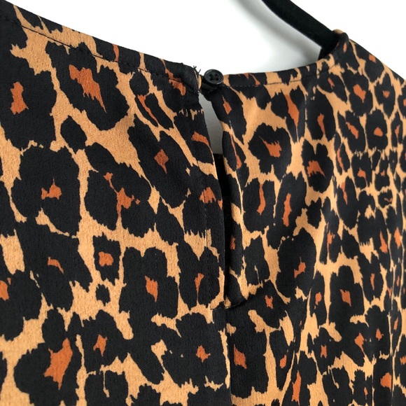 ✨3/$30✨ NWOT- CHEETAH PRINT SATIN BLOUSE - Picture 3 of 5